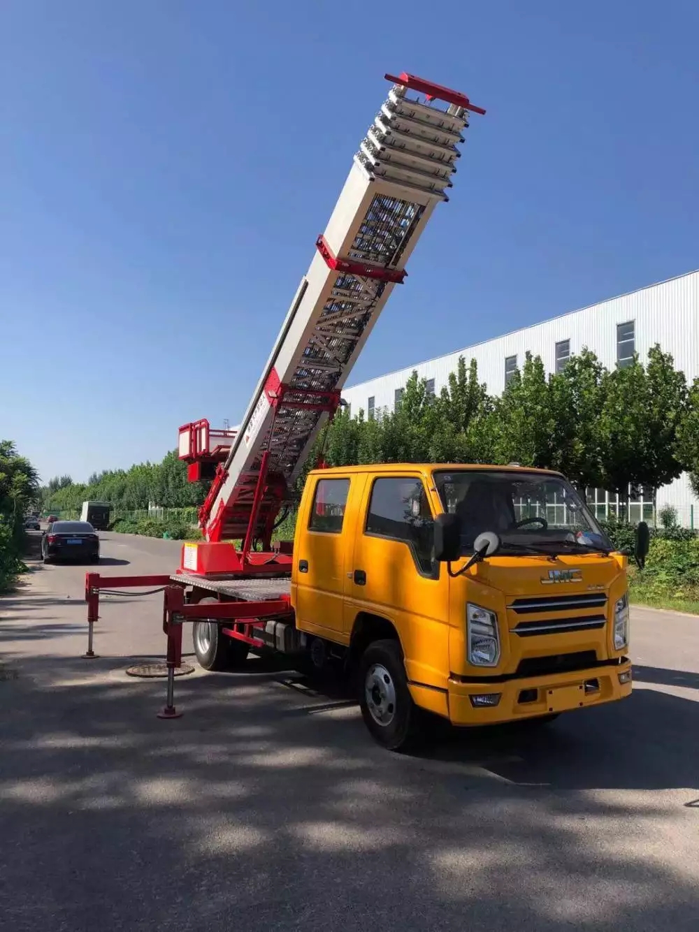 莱阳附近的云梯车出租服务：轻松解决高空作业需求