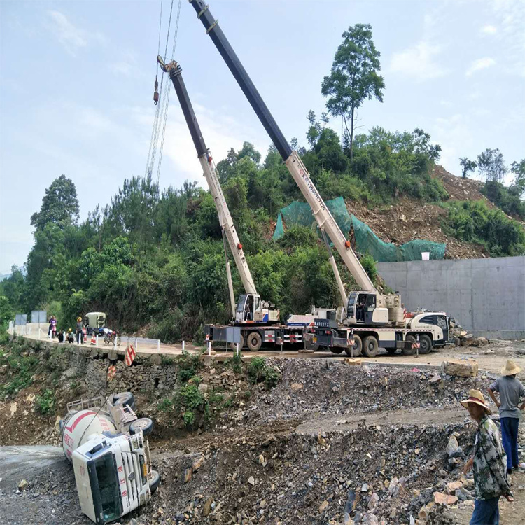 莱阳汽车掉沟里叫吊车救援要多少钱